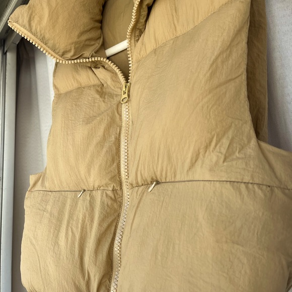 Cropped caramel down vest! - Picture 1 of 3